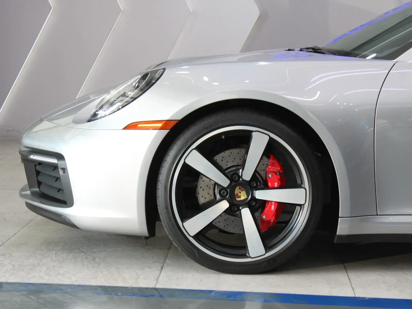 Porsche 911 Carrera S - view 11