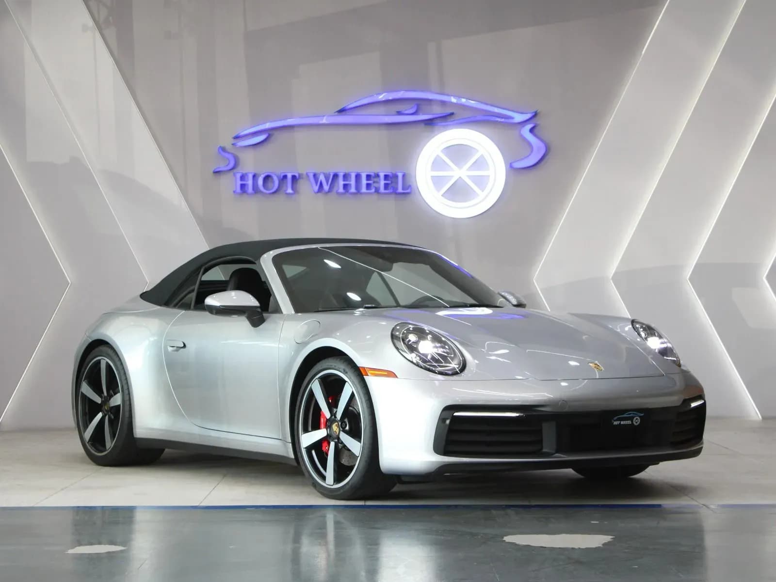 Porsche 911 Carrera S - view 2
