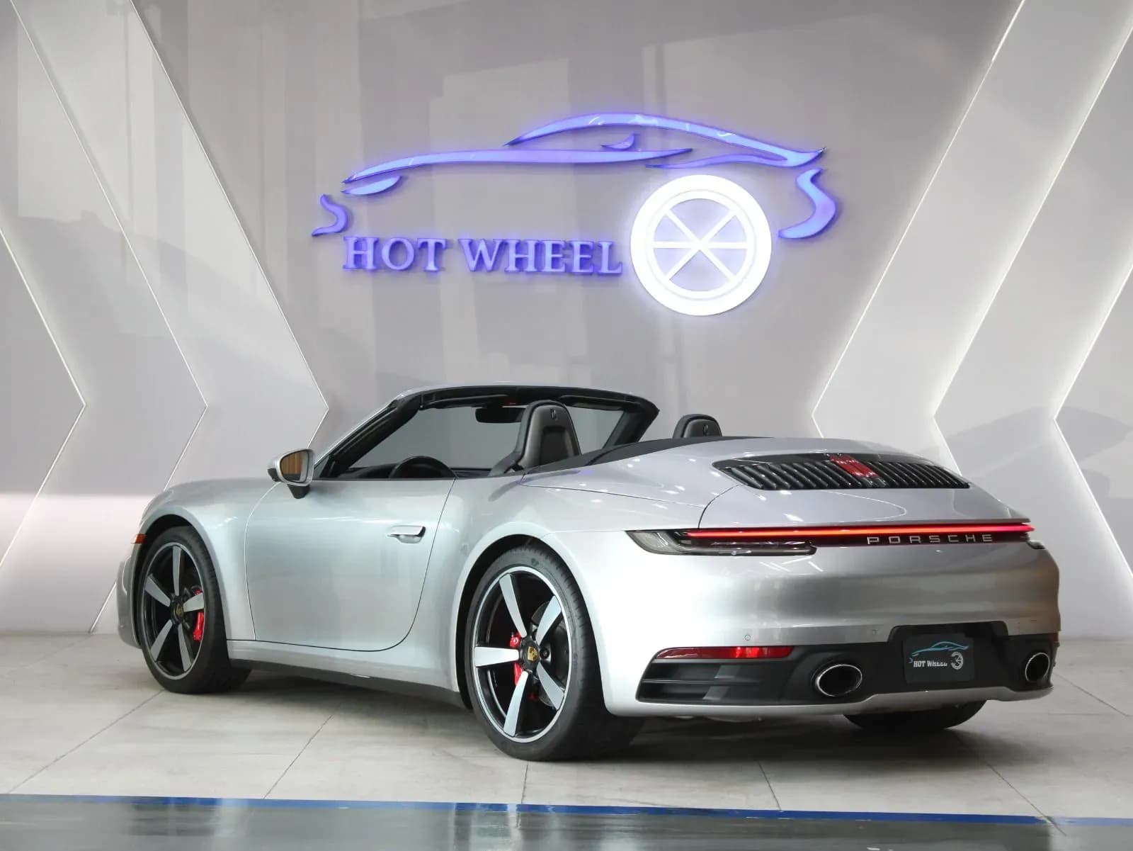 Porsche 911 Carrera S - view 6