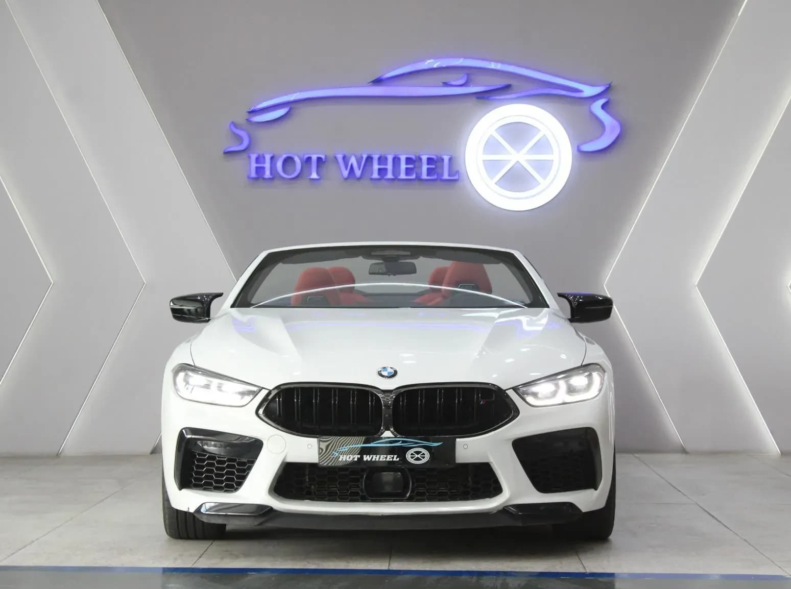 BMW M8 Convertible - view 2