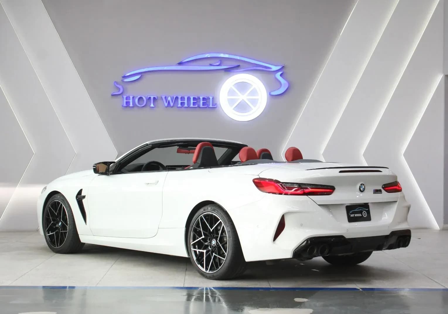 BMW M8 Convertible - view 3