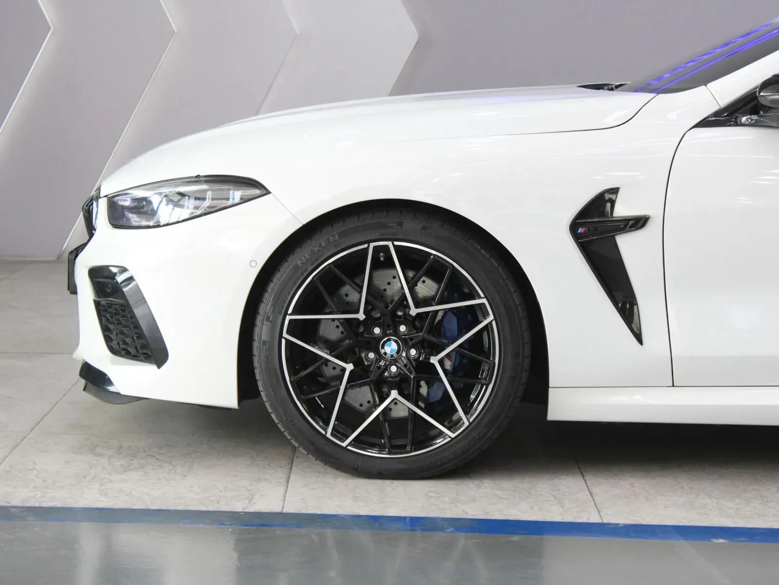 BMW M8 Convertible - view 7