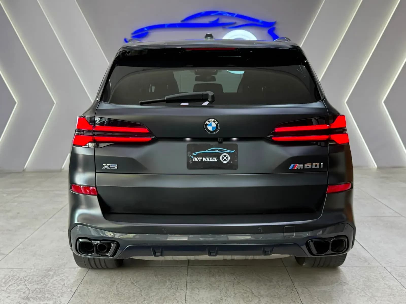BMW X5 - view 2