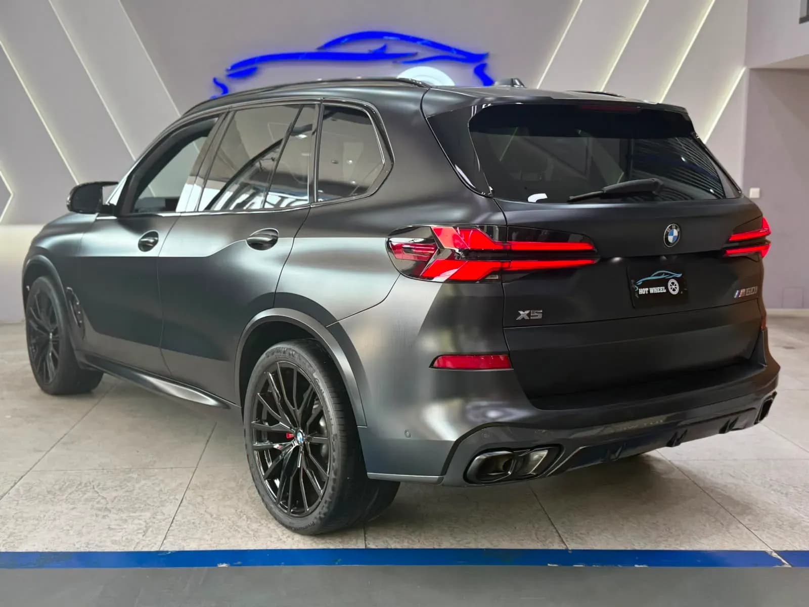BMW X5 - view 5