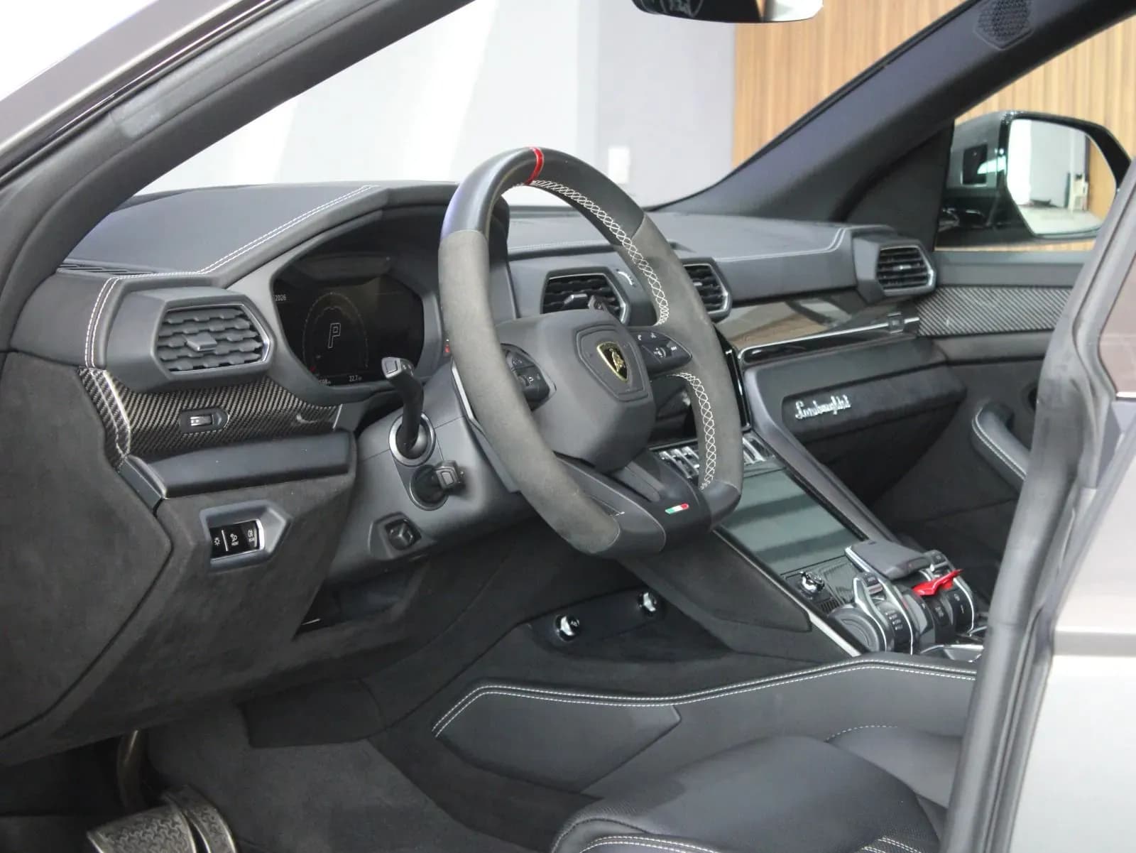 Lamborghini Urus Performante - view 9