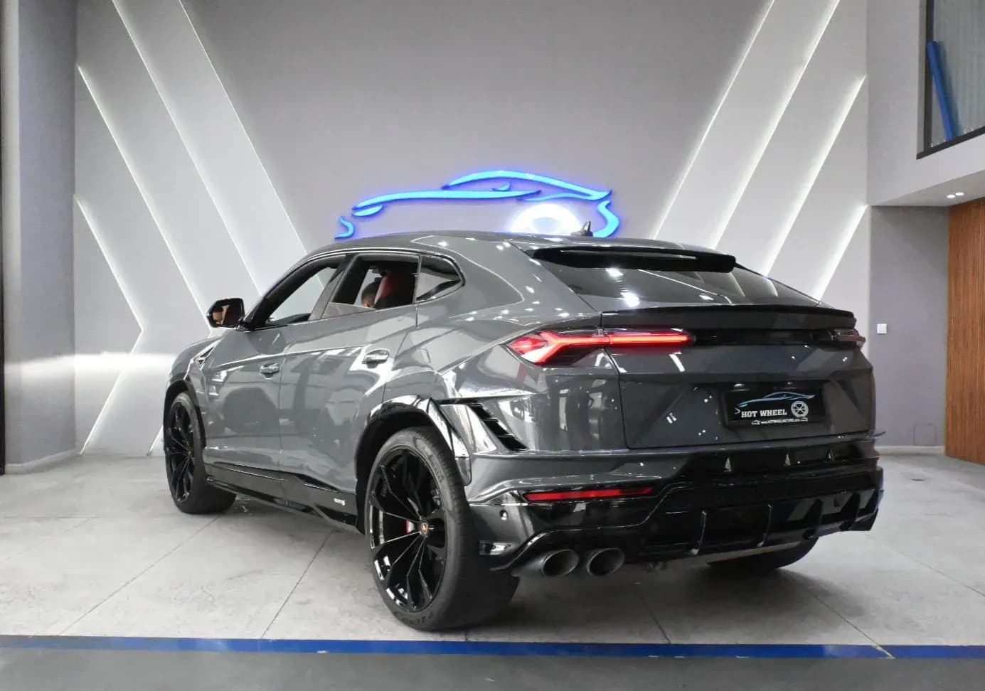Lamborghini Urus S - view 2