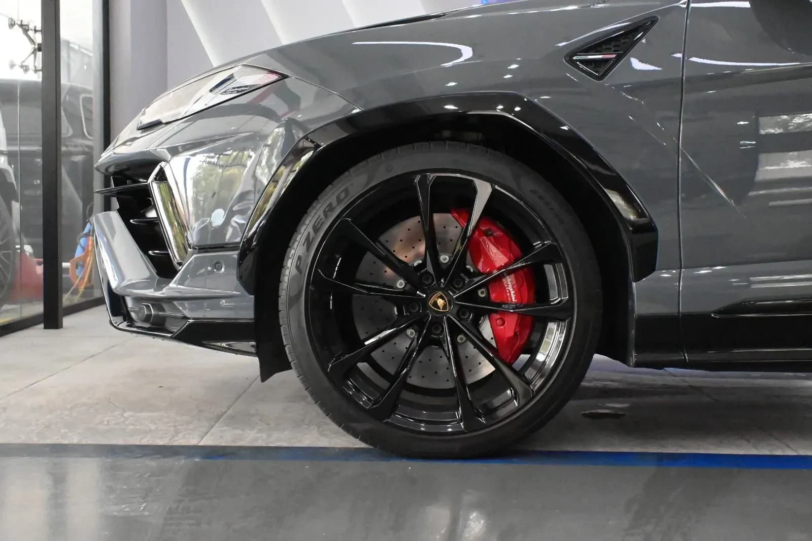 Lamborghini Urus S - view 4