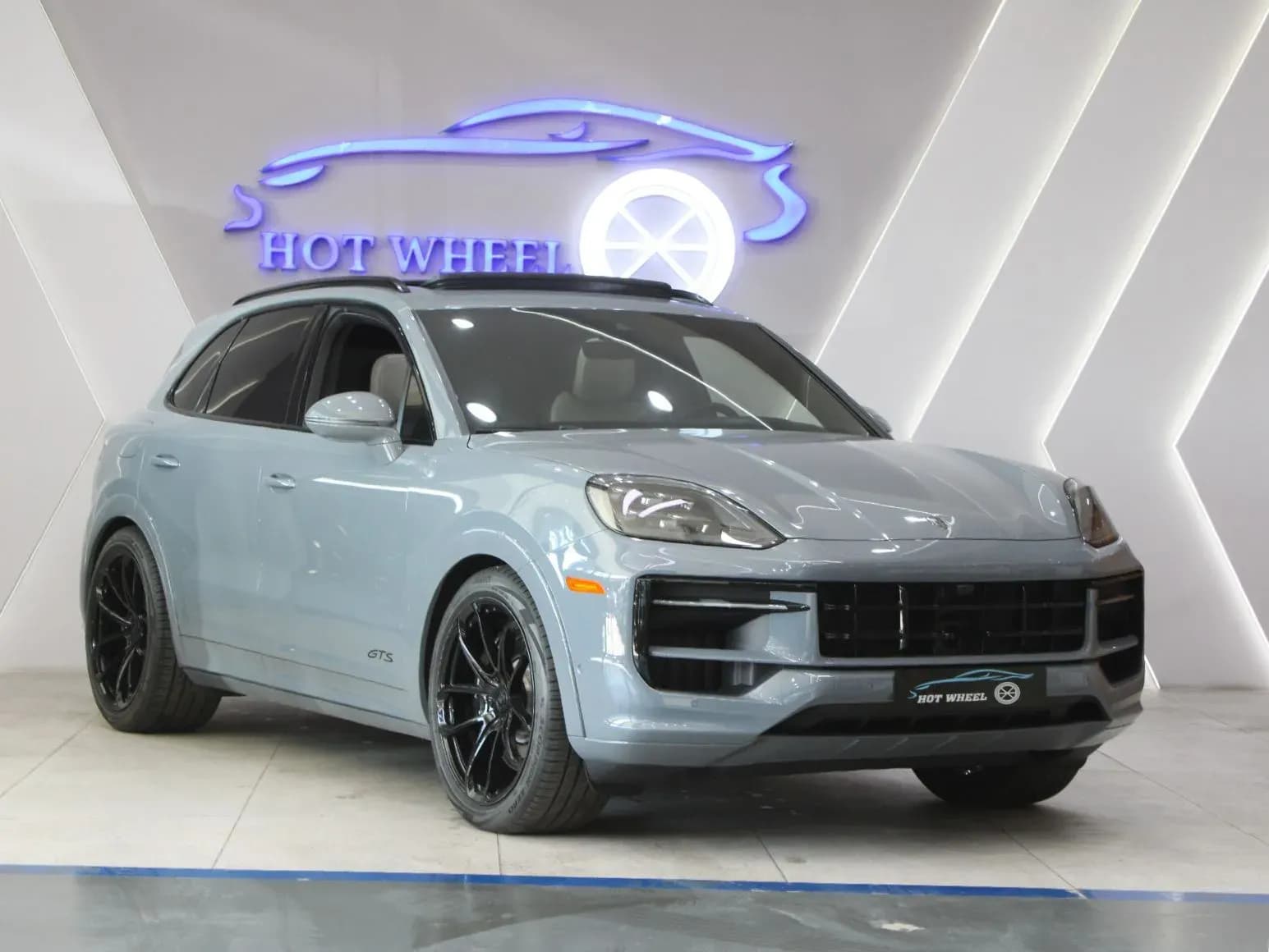 Porsche Cayenne GTS - view 2