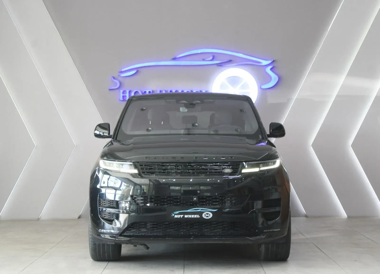 Land Rover Range Rover Sport - view 2
