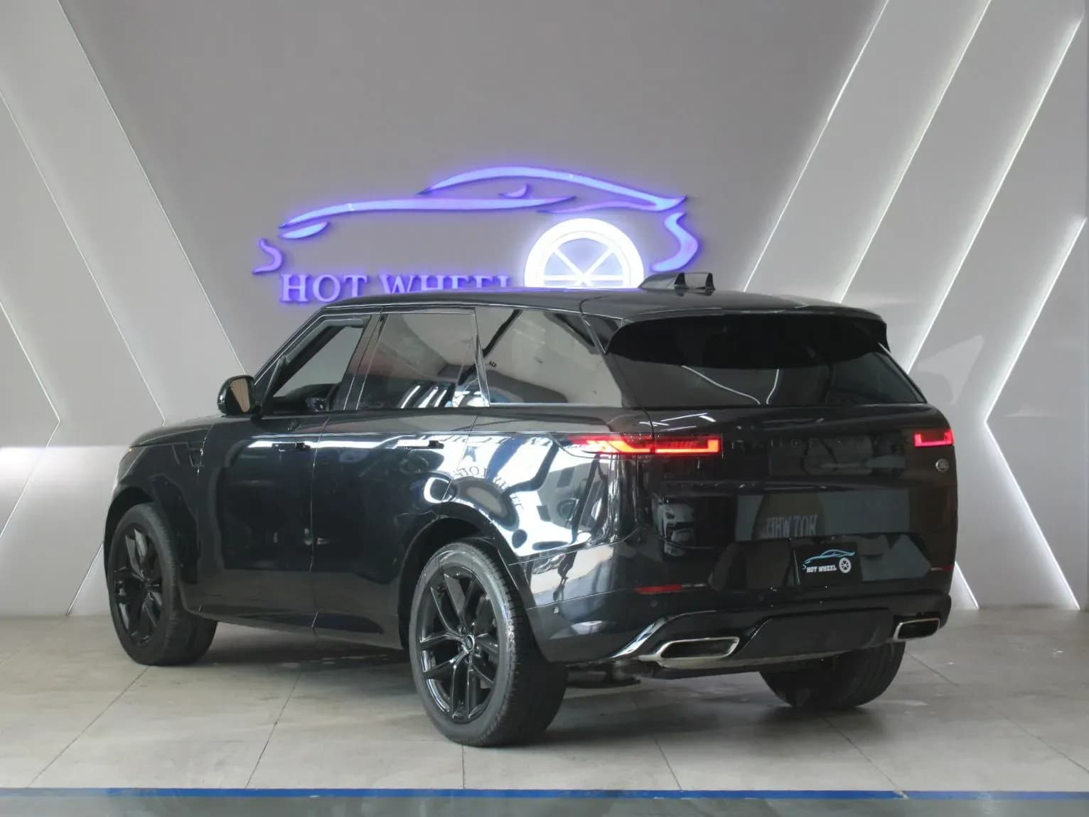 Land Rover Range Rover Sport - view 5