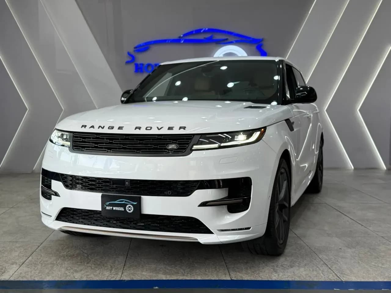 Land Rover Range Rover Sport P400 - view 2