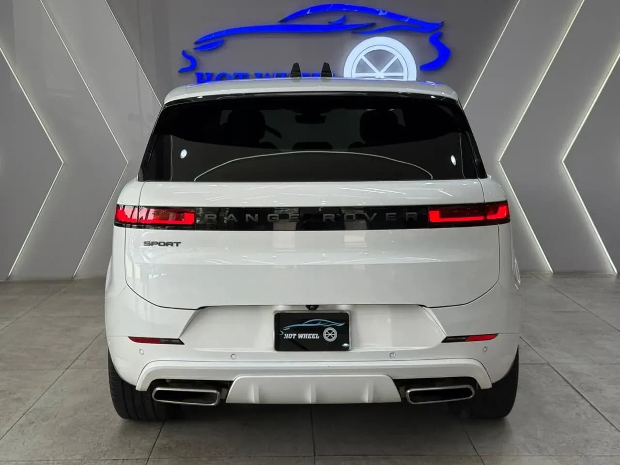 Land Rover Range Rover Sport P400 - view 3