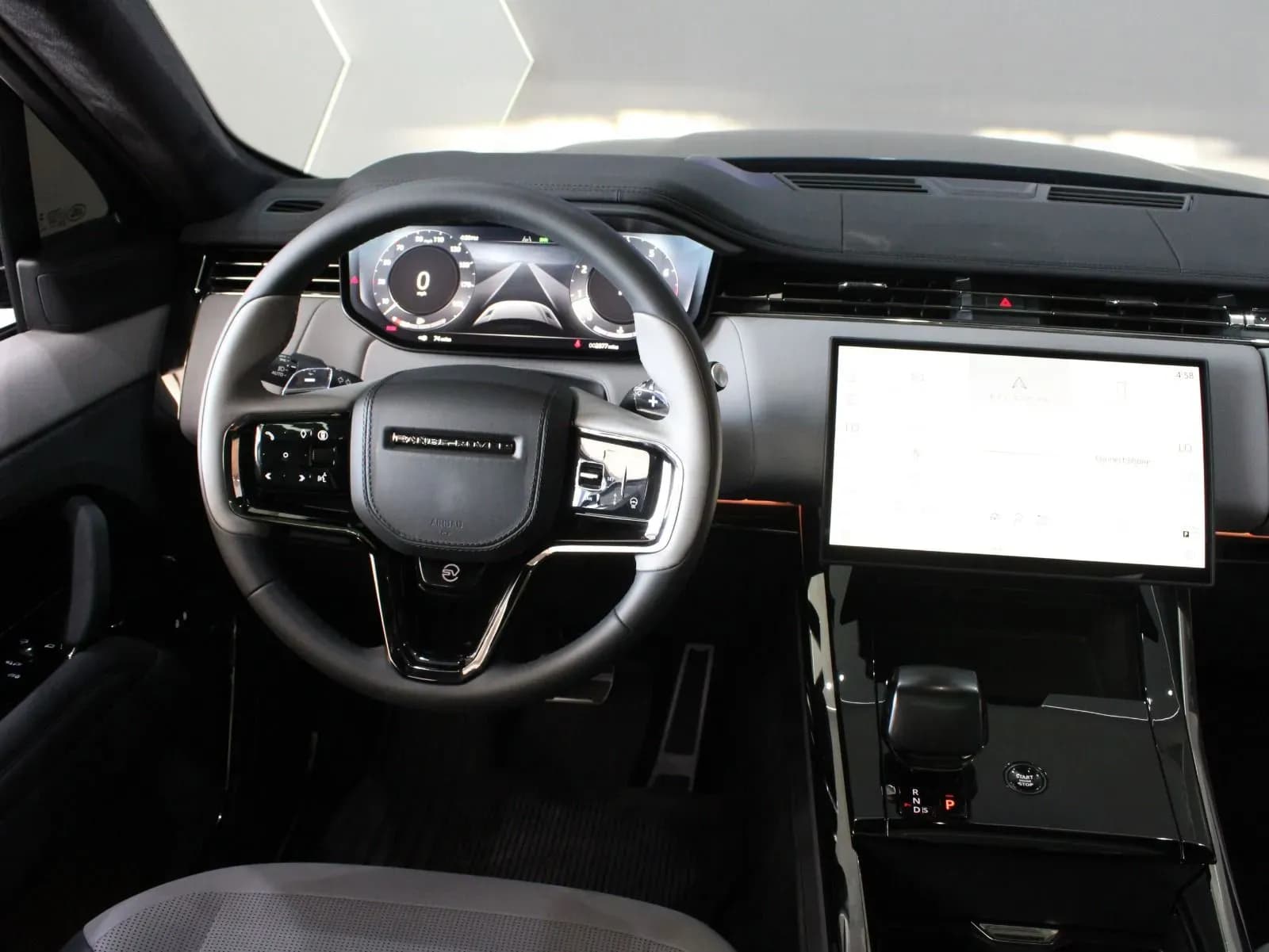 Land Rover Range Rover Sport SV - view 4