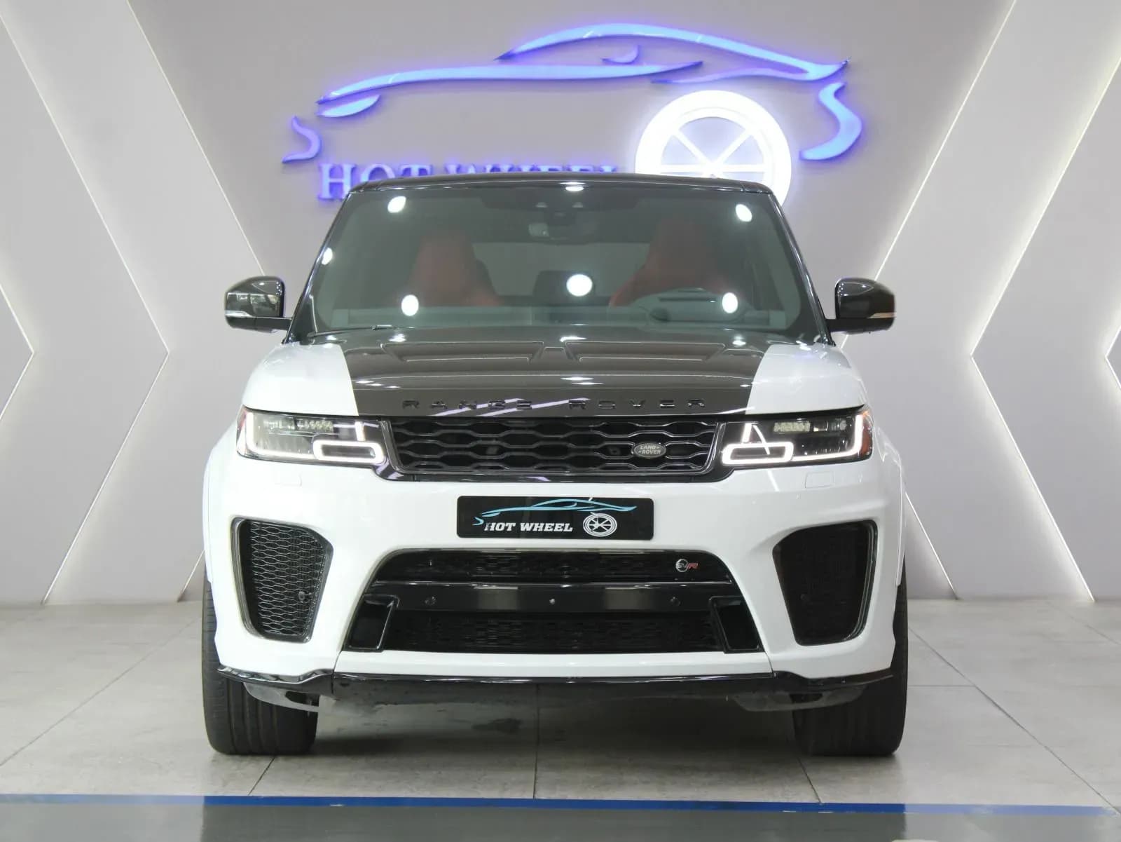Land Rover Range Rover Sport SVR - view 2