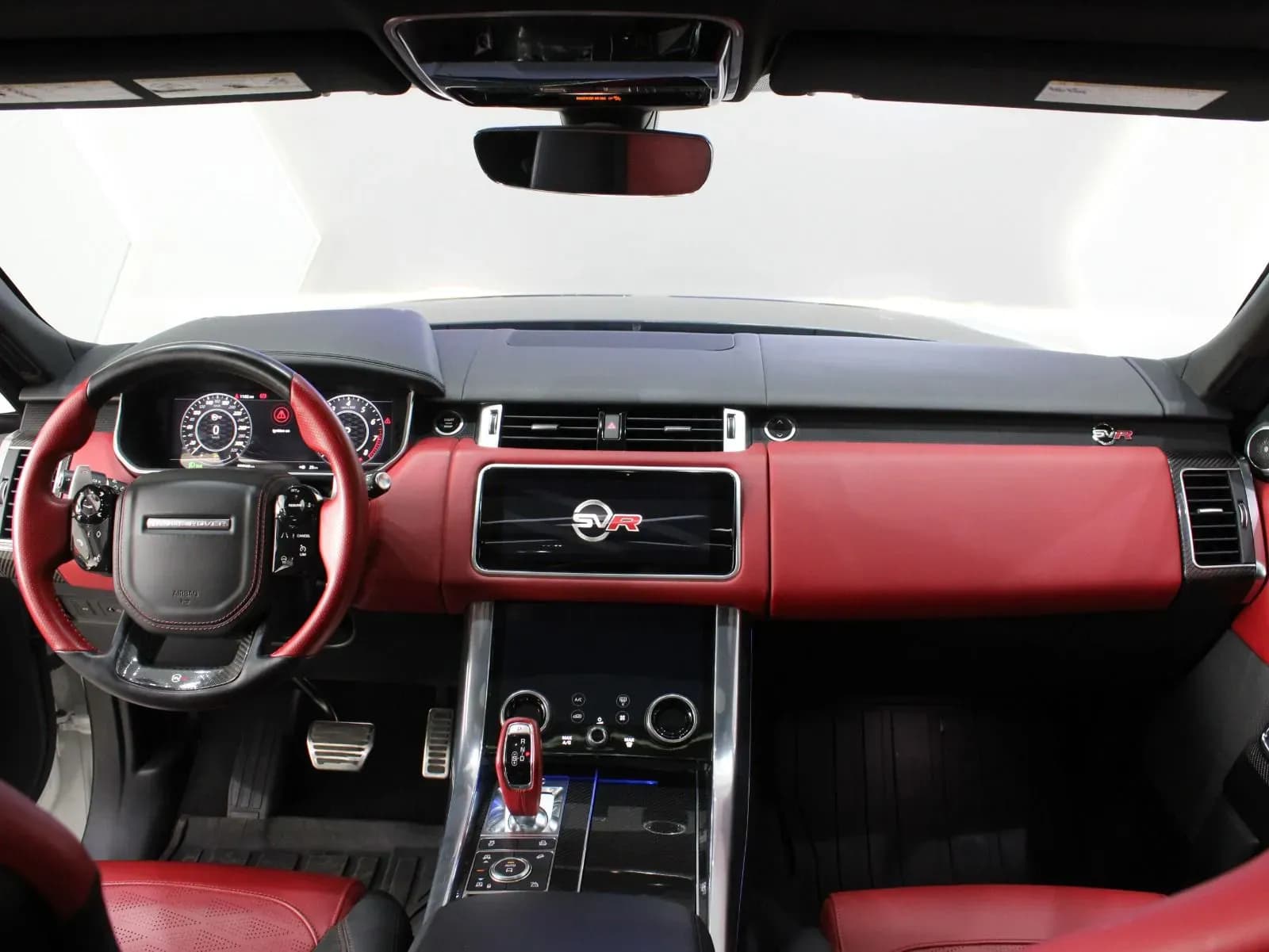 Land Rover Range Rover Sport SVR - view 3
