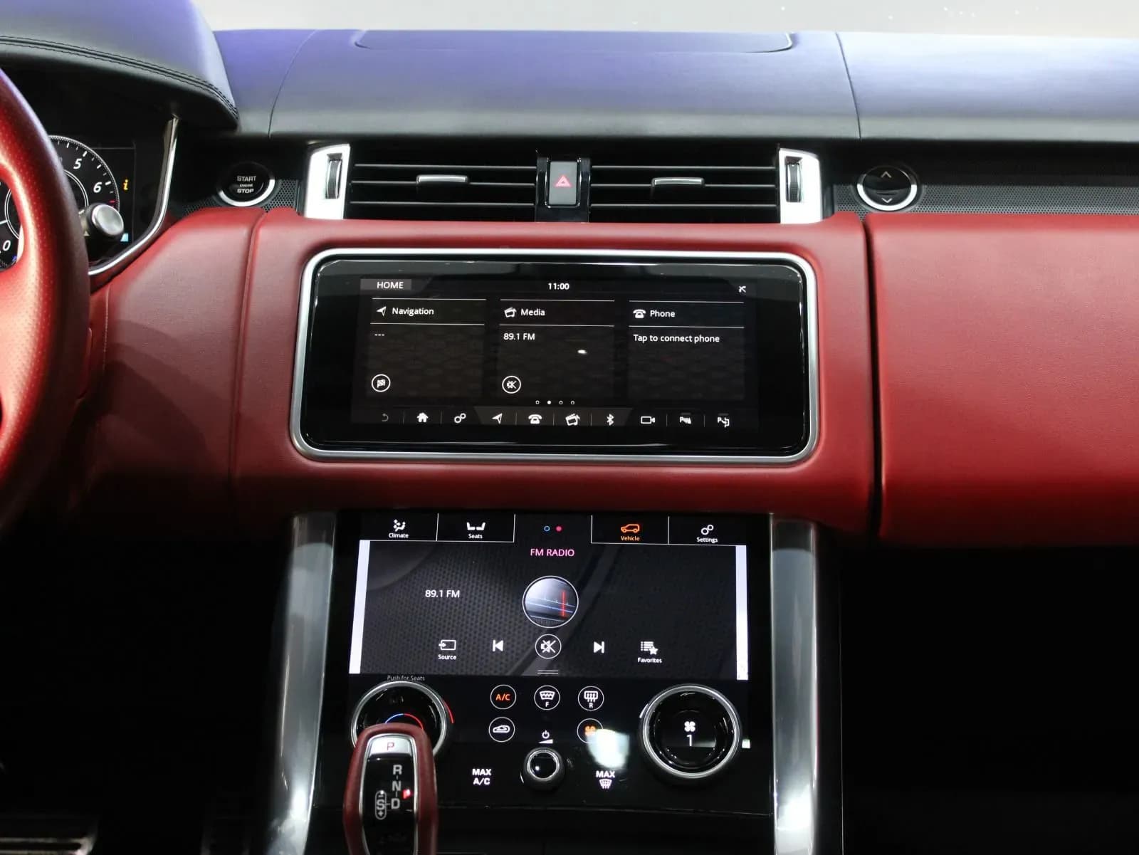 Land Rover Range Rover SVR - view 4