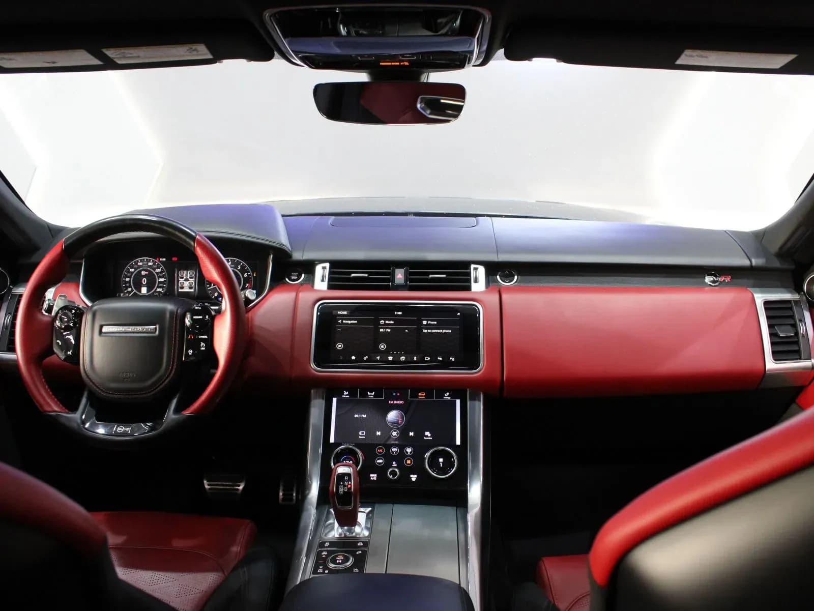 Land Rover Range Rover SVR - view 5