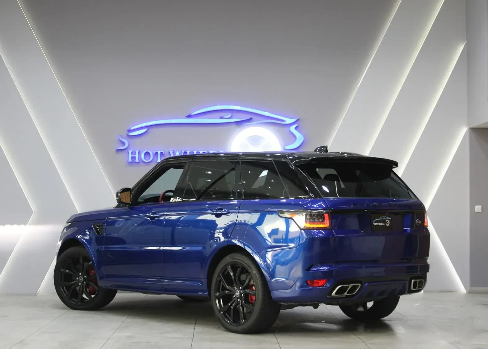 Land Rover Range Rover SVR - view 7