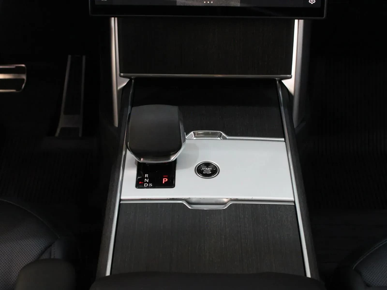 Land Rover Range Rover Vogue SE P530 L - view 5
